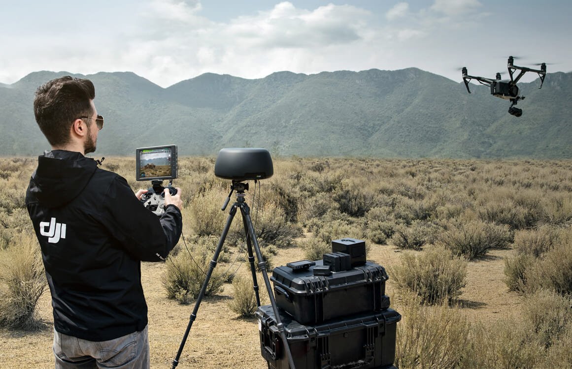 Drone sobrevolando set de rodaje cinematográfico