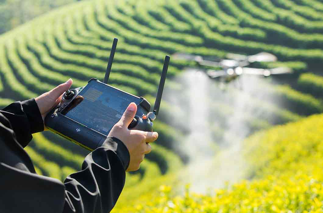 DJI Agras T50 trabajando en huertos y frutales