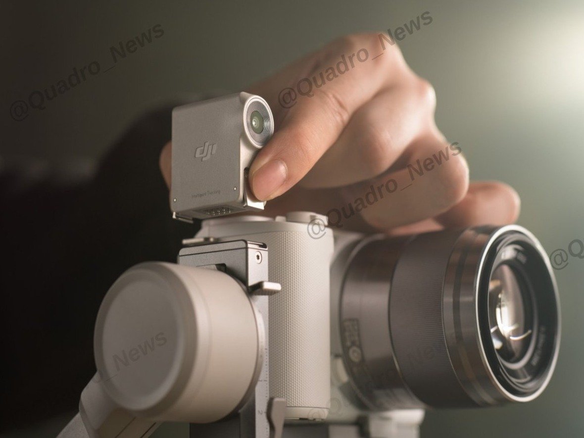 Detalle del diseño compacto del DJI RS4 Mini en uso