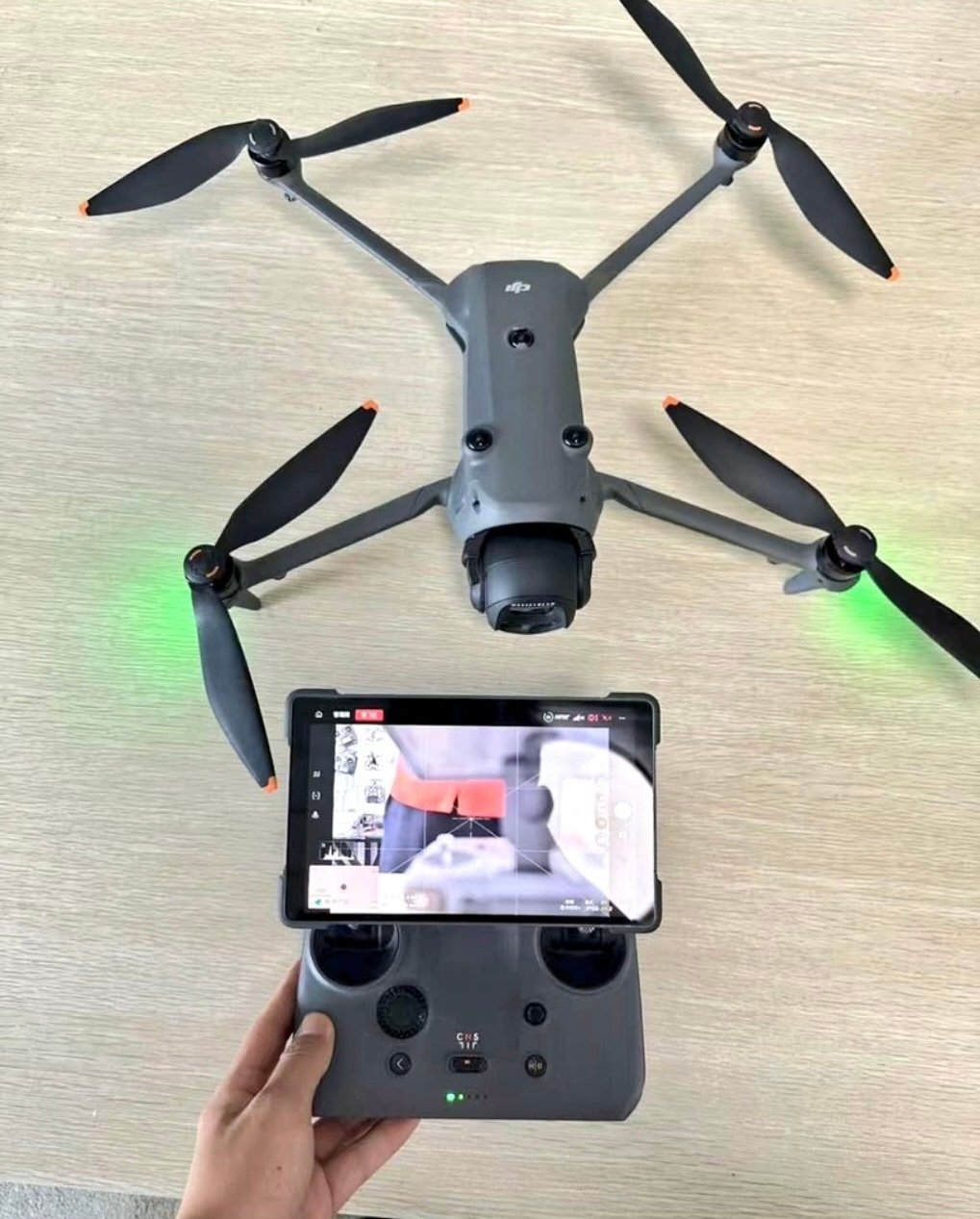 Nuevo control DJI RC Pro 2 junto al Mavic 4 Pro