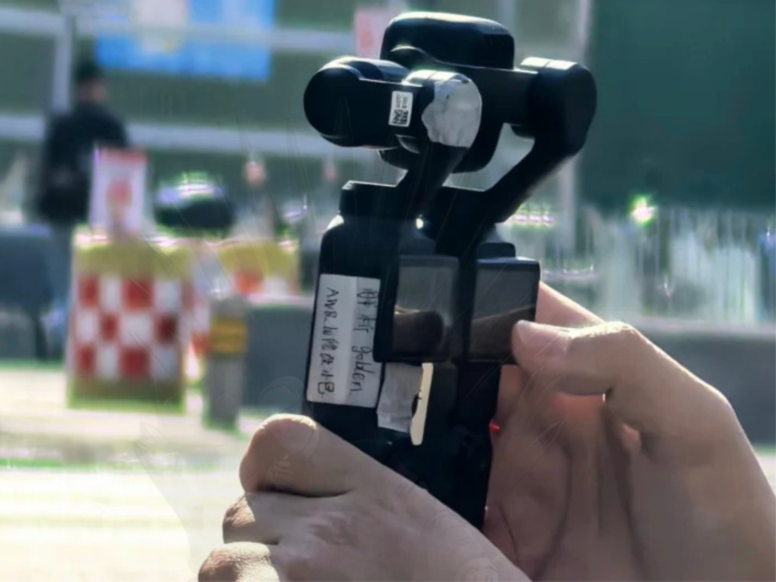 Vista trasera y botones del DJI Osmo Pocket 4